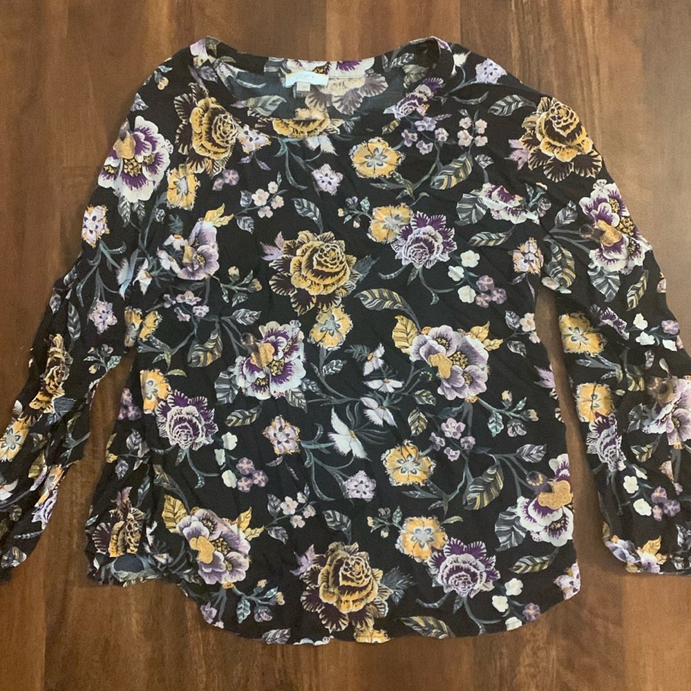Loft outlet women’s long sleeve floral shirt, size large.